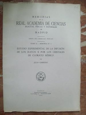 Seller image for ESTUDIO EXPERIMENTAL DE LA DIFUSIN DE LOS RAYOS X POR LOS CRISTALES DE CLORATO SDICO for sale by Itziar Arranz Libros & Dribaslibros