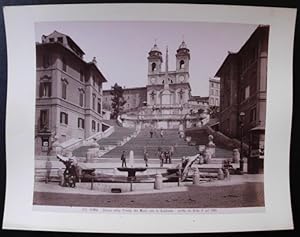 Fotografie: Roma. Chiesa della Trinitá die Monti con la Scalinata - eretta da Sisto V. nel 1585. ...