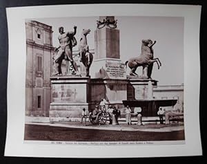 Fotografie: Roma. Palazzo del Quirinale  Obelisco con due domatori di Cavalli ossia Castore e Po...