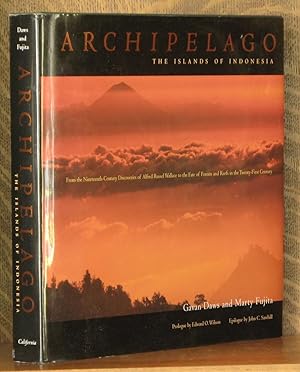 Bild des Verkufers fr ARCHIPELAGO: THE ISLANDS OF INDONESIA, FROM THE NINETEENTH-CENTURY DISCOVERIES OF ALFRED RUSSEL WALLACE TO THE FATE OF FORESTS AND REEFS IN THE TWENTY-FIRST CENTURY zum Verkauf von Andre Strong Bookseller