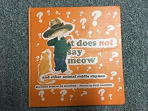 Image du vendeur pour IT DOES NOT SAY MEOW AND OTHER ANIMAL RIDDLE RHYMES mis en vente par Betty Mittendorf /Tiffany Power BKSLINEN