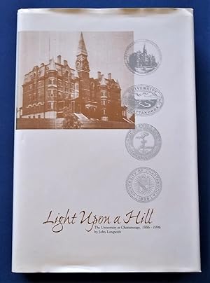Imagen del vendedor de Light Upon a Hill: The University of Chattanooga, 1886-1996 a la venta por Bloomsbury Books