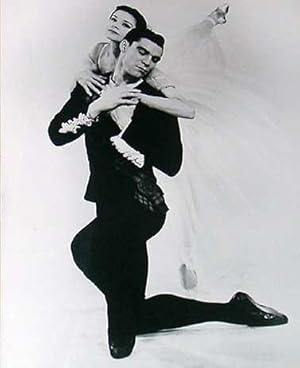 Très belle photographie de Melissa HAYDEN et Jacques DAMBOISE danseurs du New-York City Ballet . ...