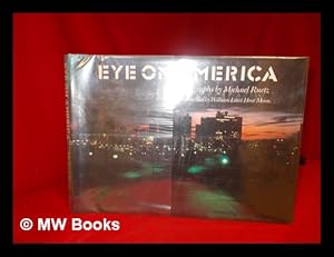 Image du vendeur pour Eye on America : Photographs / by Michael Ruetz ; Introduction by William Least Heat Moon mis en vente par MW Books