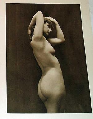 Bild des Verkufers fr Heliogravure originale. Nu, circa 1920. zum Verkauf von JOIE DE LIRE