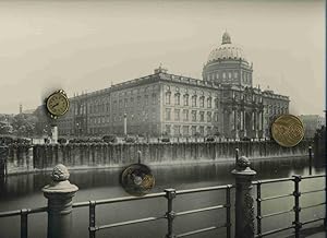 Imagen del vendedor de Alte historische Ansichten vom Berliner Schloss. Silver gelatin print. Size of image. 37 x 38 cm. (wahrscheinlich Archivabzge vom Institut fr Denkmalpflege. Mebildarchiv . )Reproduktionen um 1950. a la venta por Umbras Kuriosittenkabinett