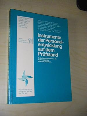 Imagen del vendedor de Instrumente der Personalentwicklung auf dem Prfstand. Entscheidungshilfen fr die Fhrungsspitze. Praktiker berichten a la venta por Versandantiquariat Rainer Kocherscheidt