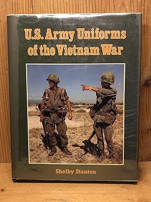 Image du vendeur pour U.S. Army Uniforms of the Vietnam War mis en vente par BEACON BOOKS