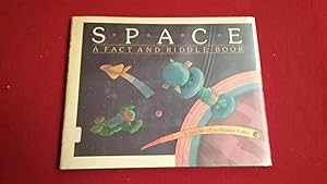 Imagen del vendedor de SPACE A FACT AND RIDDLE BOOK a la venta por Betty Mittendorf /Tiffany Power BKSLINEN