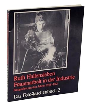 Bild des Verkufers fr Frauenarbeit in der Industrie: Fotografien aus den Jahren 1938-1967 zum Verkauf von Jeff Hirsch Books, ABAA