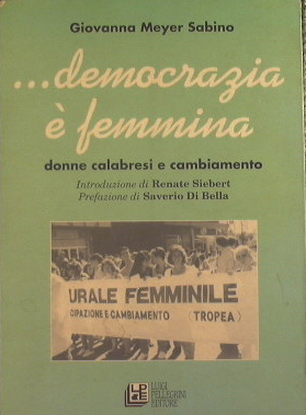 Bild des Verkufers fr Democrazia  femmina donne calabresi e cambiamento zum Verkauf von Antica Libreria di Bugliarello Bruno S.A.S.