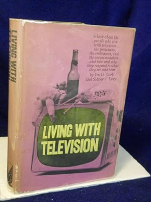 Image du vendeur pour Living with Television (Social Research Studies in Contemporary Life) mis en vente par Gil's Book Loft