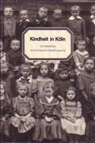 Bild des Verkufers fr Kindheit in Kln. Die Bestnde des Klnischen Stadtmuseums. zum Verkauf von Antiquariat Jenischek