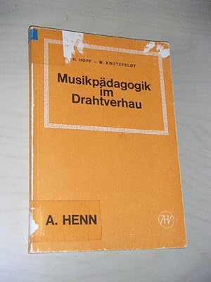 Immagine del venditore per Musikpdagogik im Drahtverhau. Probleme heutiger Musikdidaktik. Vortrge, Referate und Diskussionsprotokolle anllich des 'Musikpdagogischen Kongresses 1973' venduto da Versandantiquariat Rainer Kocherscheidt