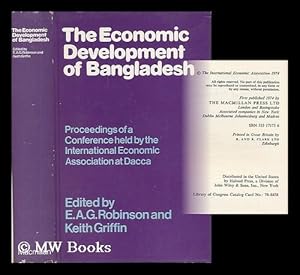 Bild des Verkufers fr The Economic Development of Bangladesh Within a Socialist Framework : Proceedings of a Conference Held by the International Economic Association At Dacca / Edited by E. A. G. Robinson and Keith Griffin zum Verkauf von MW Books Ltd.