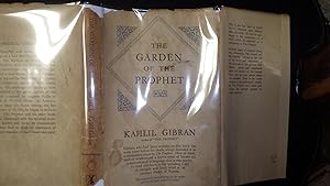 Bild des Verkufers fr The Garden Of The Prophet , lesser-known sequel Companion Piece to Gibran's Masterpiece, 'The Prophet', Published posthumously . This is a true First Impression (printing) of the First British Edition in Beige & Blue Design Illustrated Dustjacket, Illustr zum Verkauf von Bluff Park Rare Books