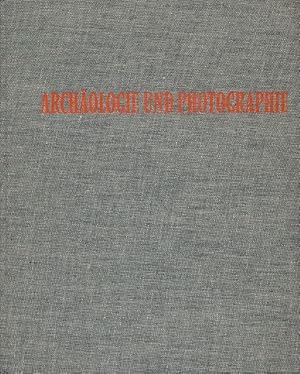 Bild des Verkufers fr Archologie und Photographie. Fnfzig Beispiele zur Geschichte und Methode. Deutsches Archologisches Institut. Vorwort von Werner Krmer. zum Verkauf von Fundus-Online GbR Borkert Schwarz Zerfa