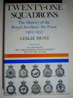 Bild des Verkufers fr Twenty-One Squadrons: The Histoy of the Royal Auxiliary Air Force 1925-1957 zum Verkauf von best books