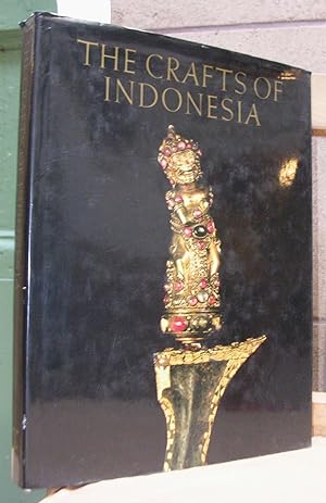 Bild des Verkufers fr THE CRAFTS OF INDONESIA zum Verkauf von LLIBRES del SENDERI
