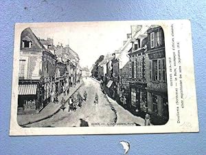 Carte Postale Ancienne - GUERRE 1914-1915. Doullens (Somme). Le Maire, accompagné d'Officiers all...