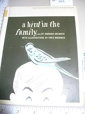 Immagine del venditore per A Bird in the Family venduto da Thomas F. Pesce'