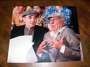 très belle photographie en couleurs sur papier Kodak de Charles Aznavour & Charles Gérard.dans le...