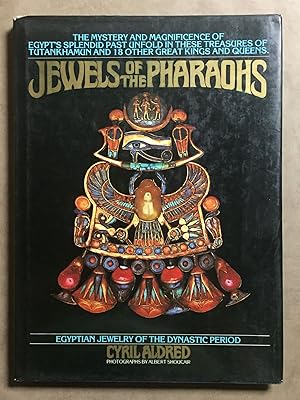 Imagen del vendedor de Jewels of the pharaohs. Egyptian Jewelry of the Dynastic Period (abridged version) a la venta por Meretseger Books