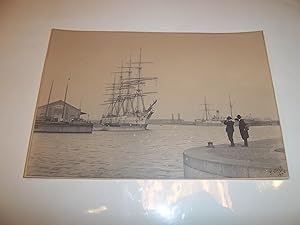 Imagen del vendedor de PHOTOGRAPHIE ORIGINALE DE CALAIS : un 4 mats au Bassin CARNOT en 1906 (devant la chambre de commerce) a la venta por Librairie Guimard