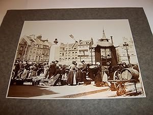 Imagen del vendedor de PHOTOGRAPHIE ORIGINALE DE CALAIS : Le March (devant la Grande Epicerie "A LA CENTRALE") (1927) a la venta por Librairie Guimard