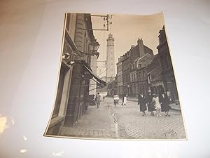 Imagen del vendedor de PHOTOGRAPHIE ORIGINALE DE CALAIS : Une Rue donnant sur le Phare - 1929- a la venta por Librairie Guimard