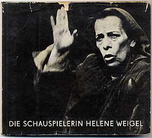 Imagen del vendedor de Die Schauspielerin Helene Weigel. Ein Fotobuch a la venta por Between the Covers-Rare Books, Inc. ABAA