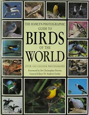 Bild des Verkufers fr The Hamlyn Photographic Guide to Birds of the World zum Verkauf von CHAPTER TWO