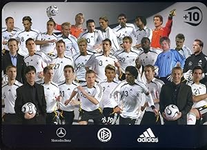 Konvolut von Autogrammkarten der deutschen Fußballmannschaft / Fußball WM 2006 und ein großformat...