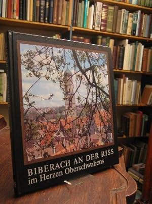 Imagen del vendedor de Biberach an der Riss im Herzen Oberschwabens. Fotos von Rupert Leser, Karlheinz Chargesheimer und anderen. a la venta por Antiquariat an der Stiftskirche