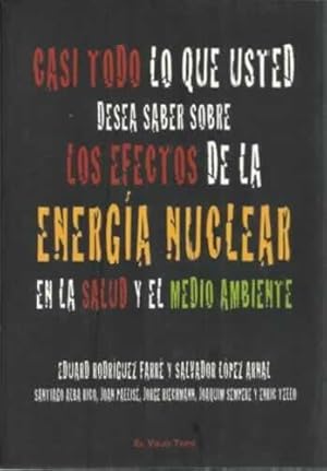 Immagine del venditore per Casi todo lo que usted desea saber sobre los efectos de la energa nuclear en la salud y en el medio ambiente venduto da Librera Cajn Desastre