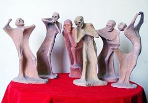 Totentanz - 6 Originalfiguren aus gebranntem Ton.