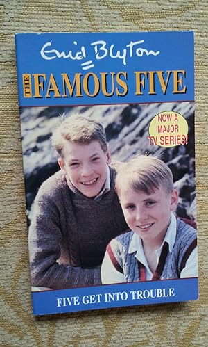 Seller image for FAMOUS FIVE-FIVE GET INTO TROUBLE for sale by Ron Weld Books