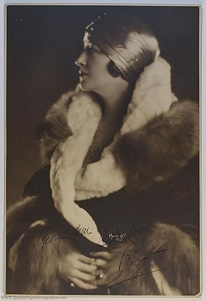 Fine large portrait photo by Monte Luke (Pauline, 1883-1938, American Silent Cinema Star)