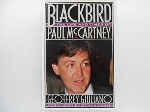 Immagine del venditore per Blackbird: The Life and Times of Paul McCartney venduto da Lindenlea Books