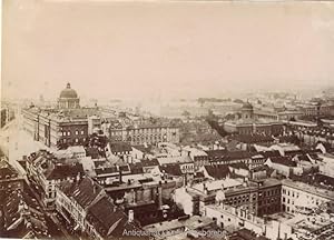 Panorama von Berlin mit Schlosskuppel.