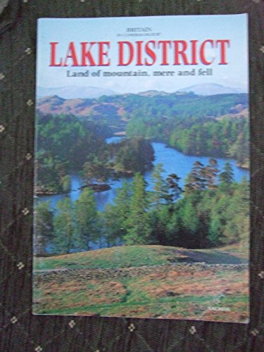 Imagen de archivo de The Lake District 'Land of mountain, mere and fell' a la venta por Better World Books