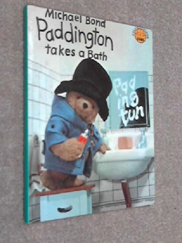 Imagen de archivo de Paddington Takes a Bath (Colour Cubs) a la venta por Wonder Book