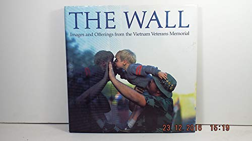 Imagen de archivo de The Wall: Images and Offerings from the Vietnam Veterans Memorial a la venta por Gulf Coast Books