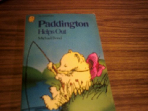 9780006705161: Paddington Helps Out