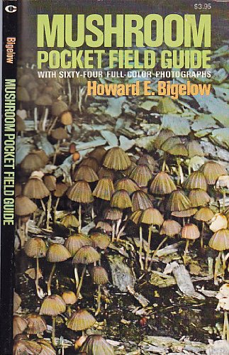 9780020622000: Mushroom Pocket Field Guide