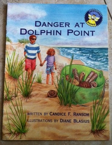 9780021823079: Danger at Dolphin Point (Spotlight books)