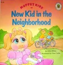 9780026892667: New Kid in the Neighborhood (Muppet Kids In)