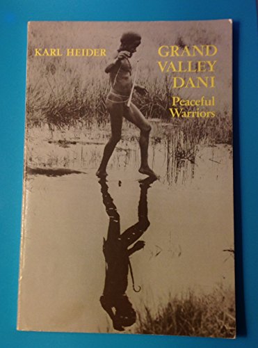 Imagen de archivo de Grand Valley Dani: Peaceful Warriors (Case Studies in Cultural Anthropology) a la venta por Wonder Book