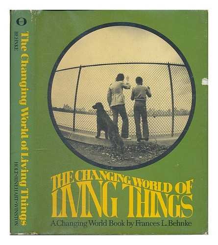 Imagen de archivo de The changing world of living things, (A Changing world book) a la venta por GoldenWavesOfBooks