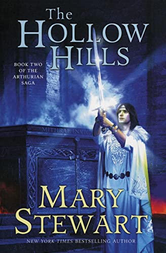 Beispielbild fr The Hollow Hills (The Arthurian Saga, Book 2) zum Verkauf von SecondSale